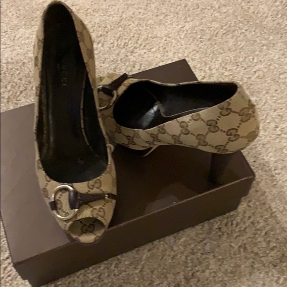 Authentic Gucci Signature Heels - Picture 2 of 6
